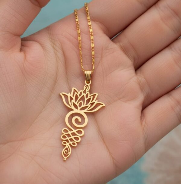 Beautiful Flower Necklace - Image 2